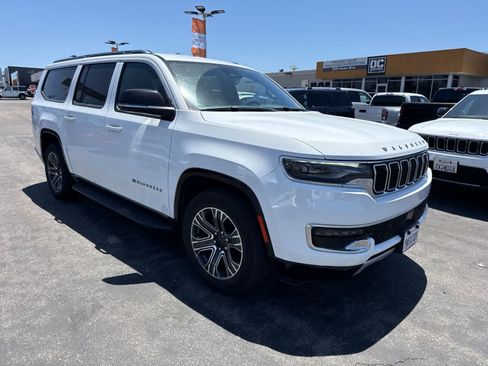 Used 2024 Jeep Wagoneer L Series II w/ Flexible Seating Group RWD image 11