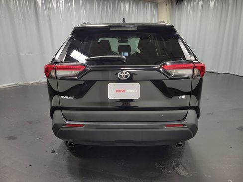 Used 2020 Toyota RAV4 LE image 7
