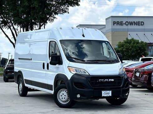 Used 2025 RAM ProMaster 2500 w/ Convenience Group FWD image 2
