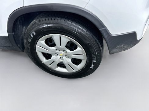 Used 2018 Chevrolet Trax LS FWD image 11