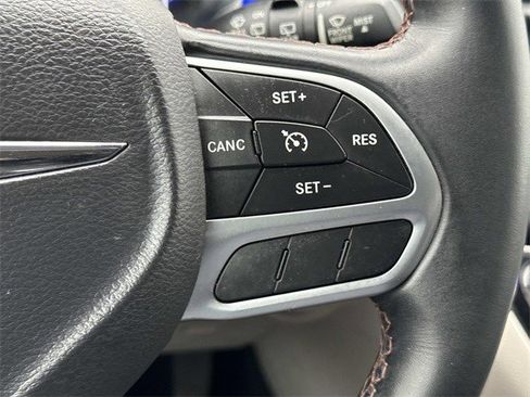 Used 2017 Chrysler Pacifica Touring-L image 23