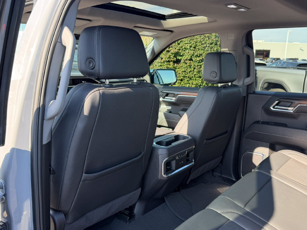 Used 2024 GMC Sierra 1500 Denali AWD/4WD image 32