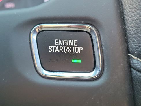 Used 2023 GMC Acadia SLT image 32