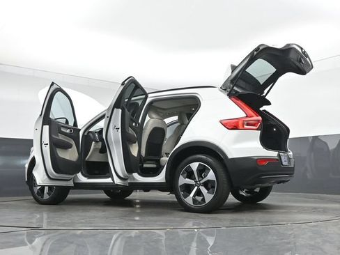 Used 2024 Volvo XC40 B5 Plus AWD/4WD image 54