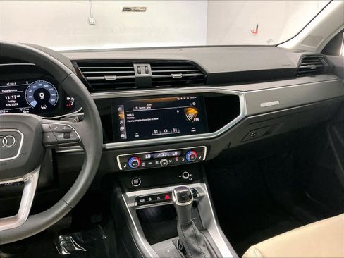 Certified 2025 Audi Q3 2.0T Premium w/ Convenience Package image 9