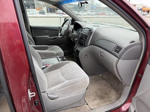 Used 2007 Toyota Sienna CE image 7