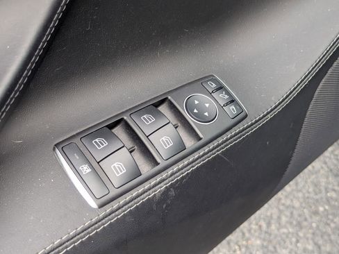 Used 2016 Tesla Model S Performance image 25