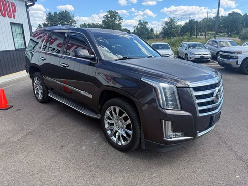 Used 2015 Cadillac Escalade Luxury AWD/4WD image 5