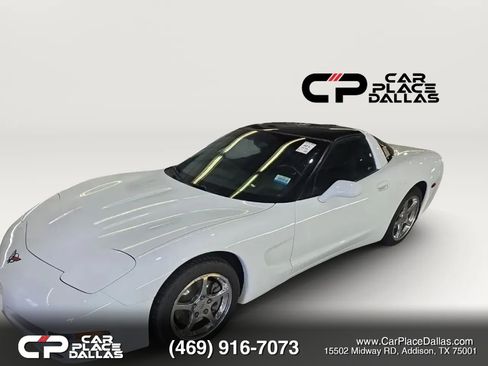 Used 2004 Chevrolet Corvette Coupe w/ Preferred Equipment Group RWD image 3