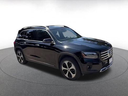 Used 2025 Mercedes-Benz GLB 250 4MATIC image 2