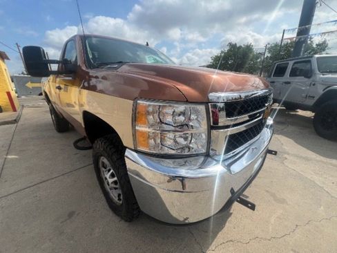 Used 2014 Chevrolet Silverado 2500 W/T AWD/4WD image 3