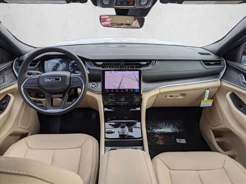 New 2025 Jeep Grand Cherokee Limited image 14