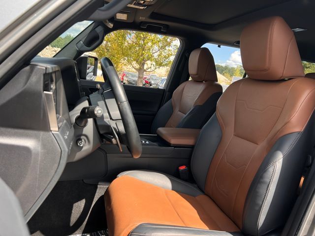 Used 2024 Lexus GX 550 w/ Accessory Package (31) AWD/4WD image 14
