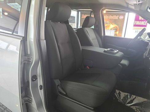 Used 2015 Nissan Titan SV image 15