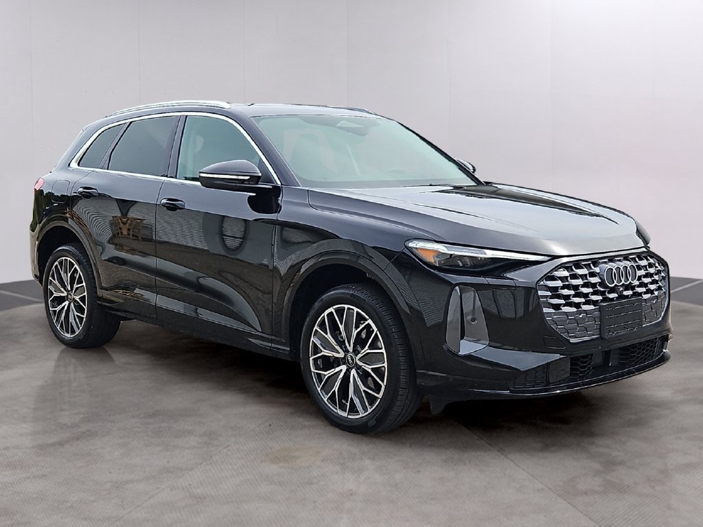 Certified 2025 Audi Q5 Premium AWD/4WD image 3