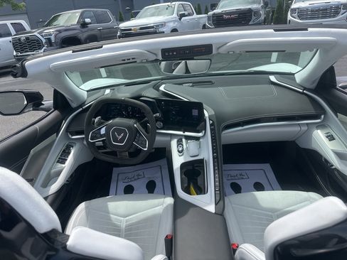 Used 2024 Chevrolet Corvette Stingray Premium Conv w/ Z51 Performance Package RWD image 12