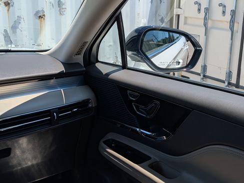 Used 2021 Lincoln Corsair FWD w/ Convenience Package image 18