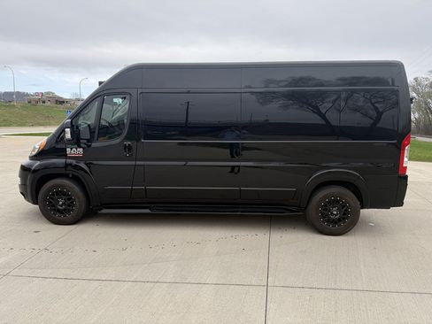 Used 2021 RAM ProMaster 2500 w/ Premium Appearance Group FWD image 8