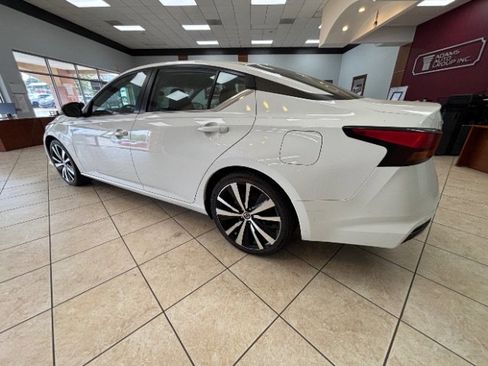 Used 2022 Nissan Altima 2.5 SR FWD image 5