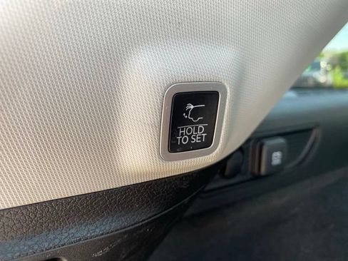 Used 2022 Jeep Grand Cherokee Overland w/ Adv Protech Group III AWD/4WD image 8