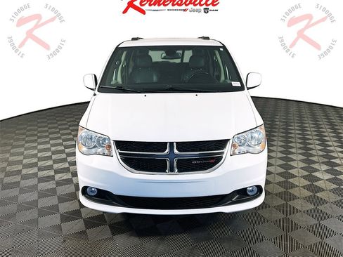 Used 2019 Dodge Grand Caravan SXT image 2