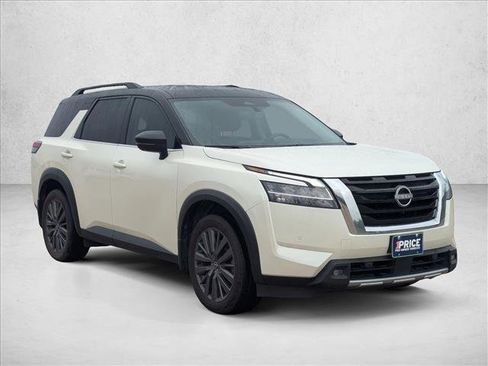 Used 2022 Nissan Pathfinder SL w/ SL Premium Package FWD image 3