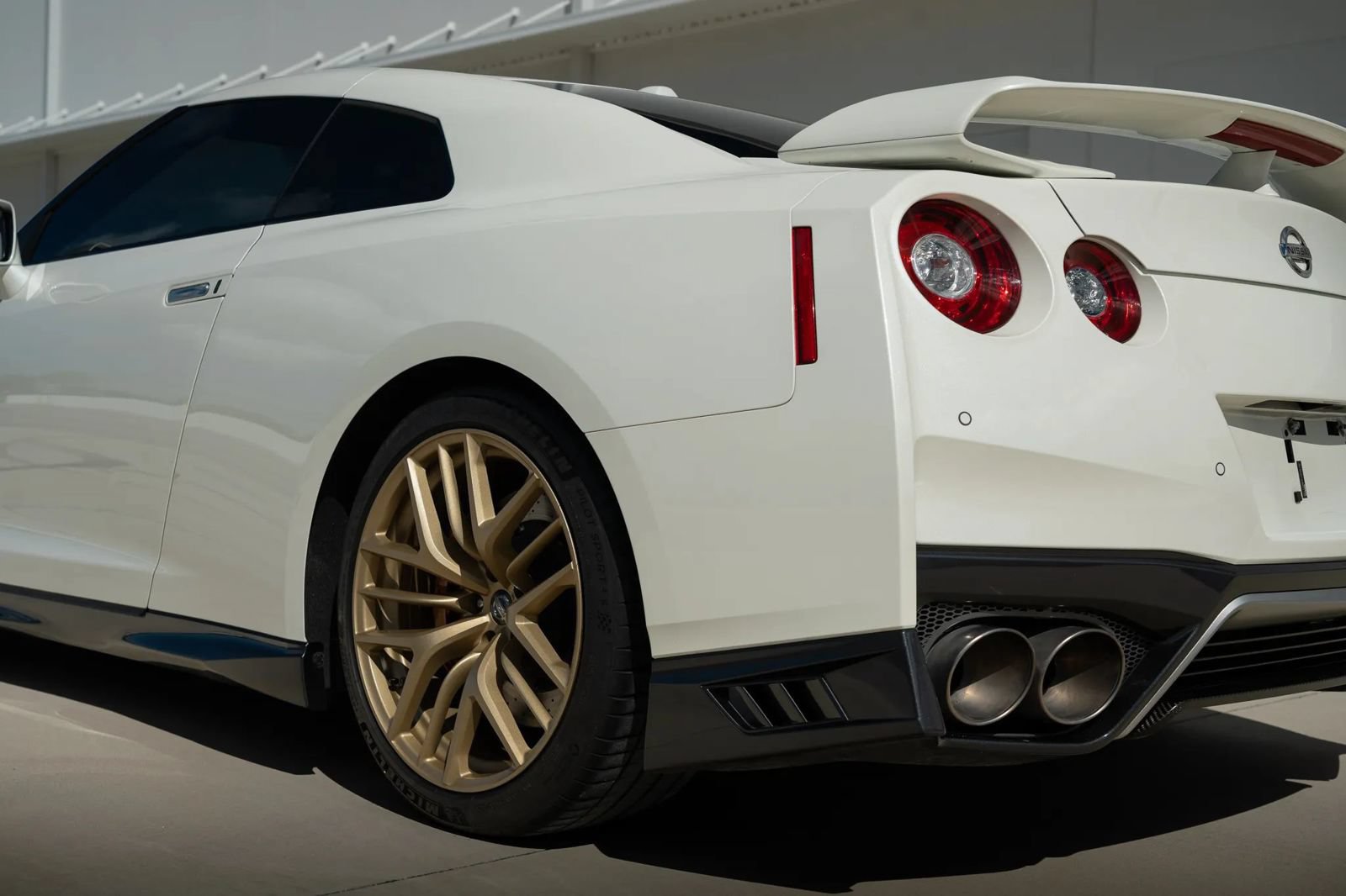 Used 2017 Nissan GT-R Premium w/ Premium Interior Package AWD/4WD image 60