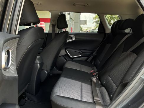 Used 2025 Kia Soul LX w/ LX Technology Package FWD image 11