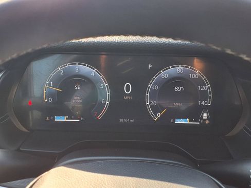 Used 2025 Jeep Grand Cherokee Altitude AWD/4WD image 15