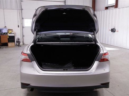 Used 2020 Toyota Camry LE image 20