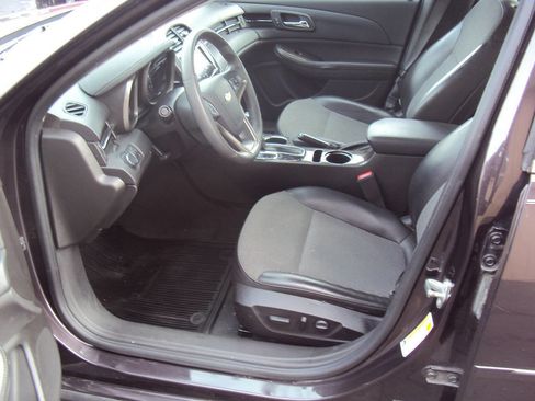 Used 2015 Chevrolet Malibu LT w/ Power Convenience Package image 6