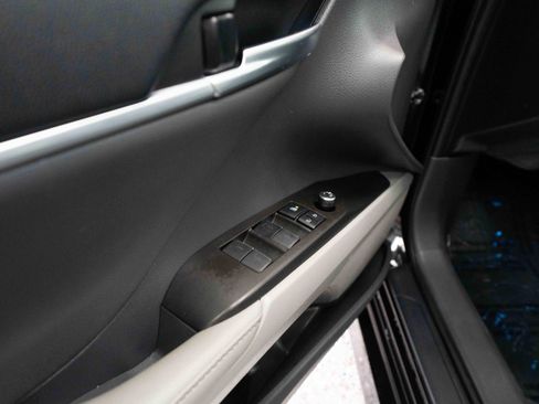Used 2021 Toyota Camry XLE FWD image 7