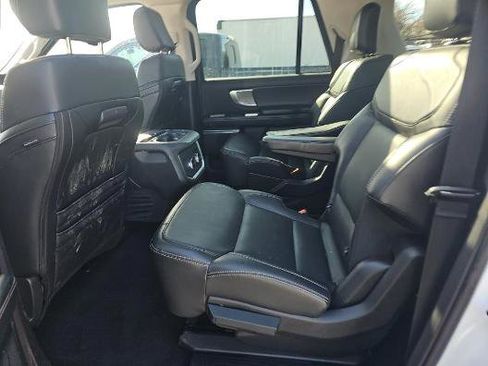 Certified 2025 Ford Expedition Max Platinum image 6