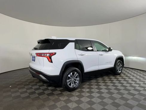 New 2026 Chevrolet Equinox LT w/ Convenience Package II FWD image 9
