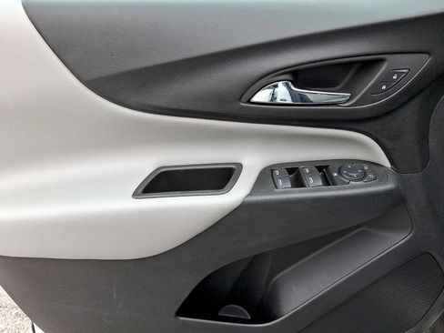 Used 2022 Chevrolet Equinox LS w/ LS Convenience Package image 11