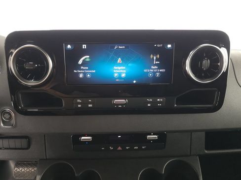 Used 2024 Mercedes-Benz Sprinter 2500 image 14