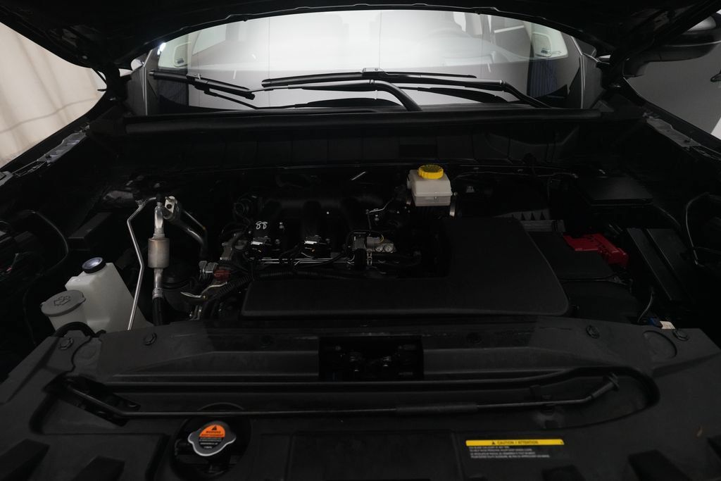 Used 2025 Nissan Pathfinder Platinum AWD/4WD image 3