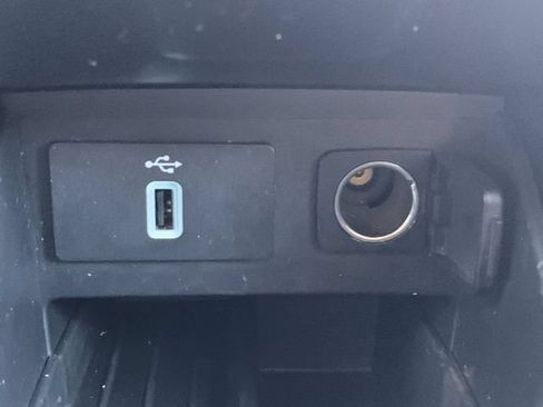 Used 2017 Ford Explorer XLT w/ Equipment Group 201A FWD image 27