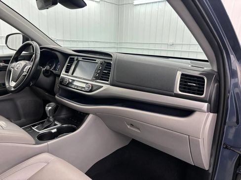 Used 2019 Toyota Highlander XLE AWD/4WD image 35