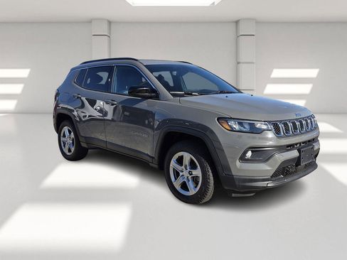 Used 2023 Jeep Compass Latitude w/ Convenience Group image 7