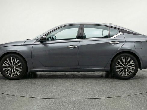 Used 2025 Nissan Altima 2.5 SV image 5
