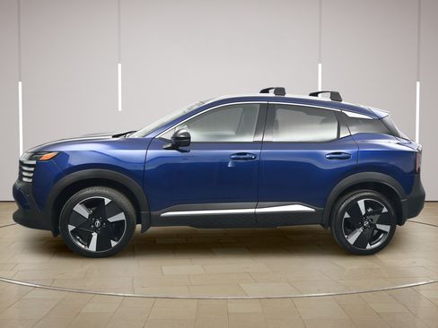 Certified 2026 Nissan Kicks SR FWD image 4
