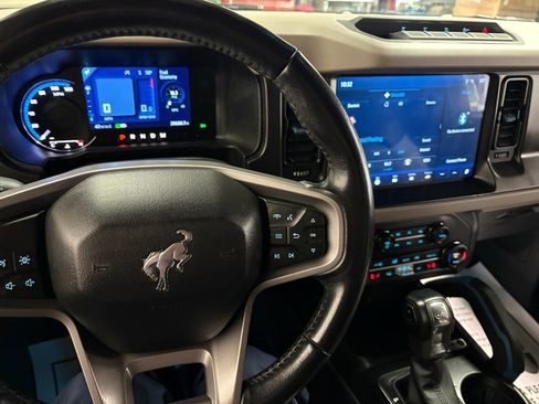Used 2023 Ford Bronco Wildtrak image 2