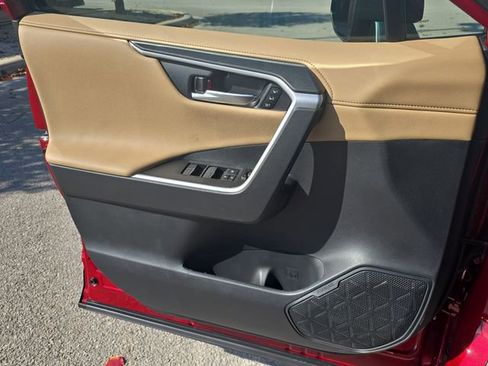 New 2025 Toyota RAV4 Limited image 27