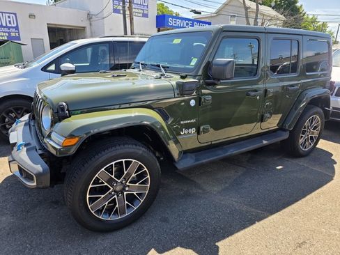Used 2023 Jeep Wrangler Unlimited Sahara w/ Cold Weather Group AWD/4WD image 2