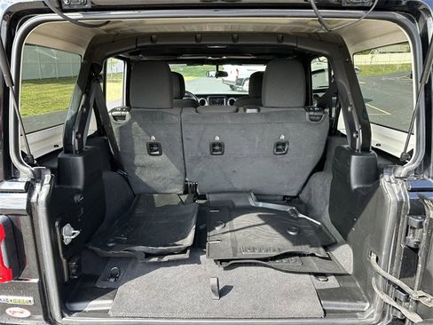 Used 2021 Jeep Wrangler Unlimited Sahara w/ Safety Group image 10