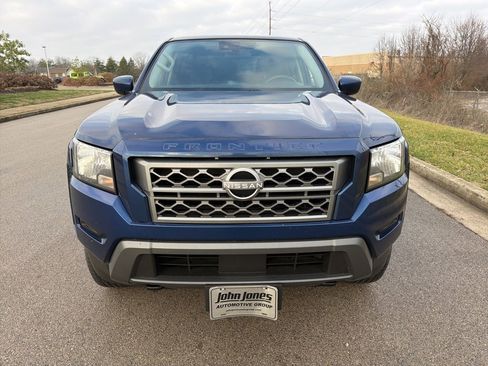 Used 2023 Nissan Frontier SV image 2