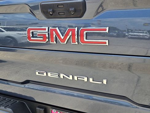 Used 2025 GMC Sierra 3500 Denali w/ Technology Package AWD/4WD image 11
