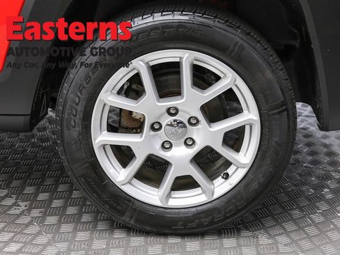 Used 2021 Jeep Renegade Latitude AWD/4WD image 8