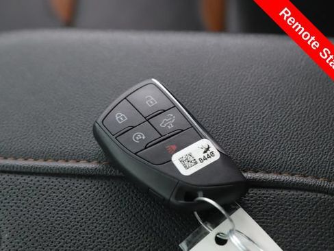 Used 2024 GMC Sierra 2500 AT4 w/ Technology Package AWD/4WD image 3